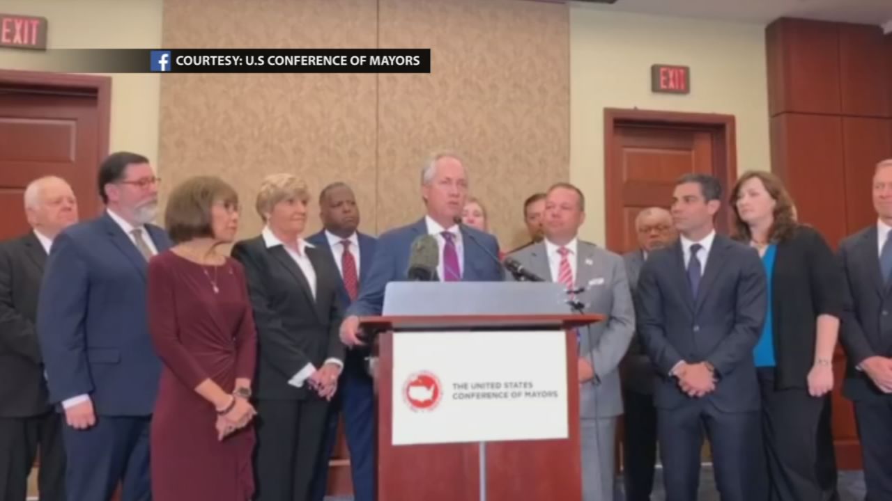 Mayor Fischer meets with lawmakers in Washington to discuss stricter gun control measures
